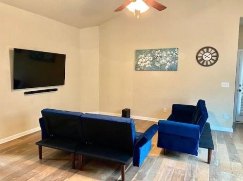 243 River Meadow Dr, Lagrange, GA 30241-6691