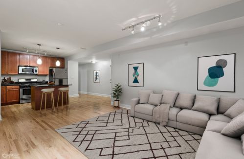 1511 Cullom Ave, Chicago, IL 60613-1184
