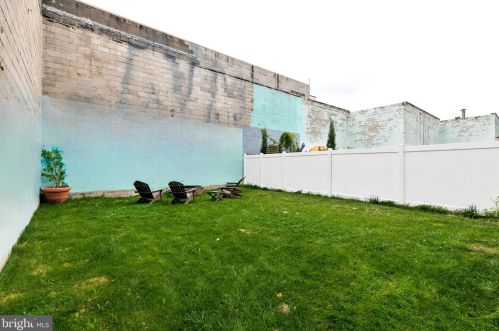 1324 Howard St, Philadelphia PA 19122-2445 exterior