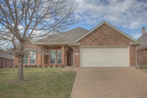 5424 Shasta Ridge Ct, Fort Worth TX  76123-2827 exterior