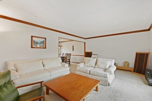 1856 Golf Dr, Naperville, IL 60565-2818