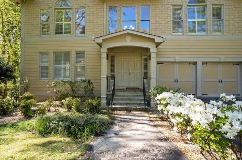 530 Elden Dr, Atlanta GA  30342-2036 exterior