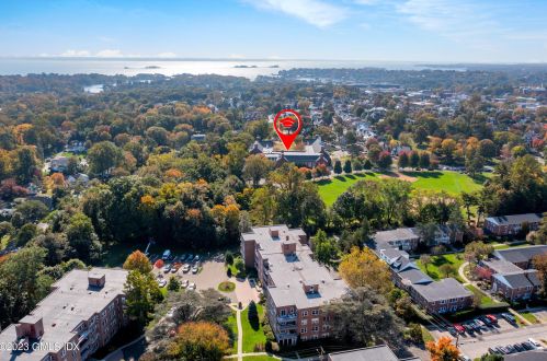 3 Putnam Hl, Greenwich CT  06830-5718 exterior