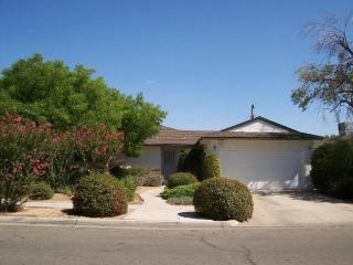 5284 Angus St, Fresno, CA 93710-7013