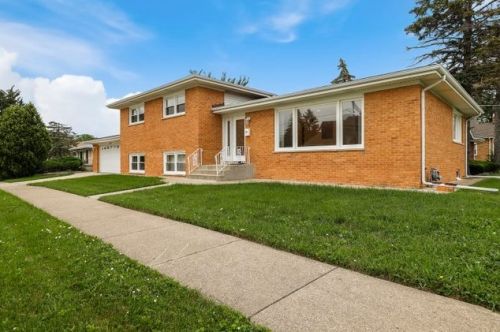 8600 Stolting Rd, Niles IL  60714-1817 exterior