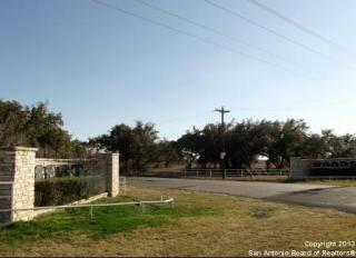 193 County Road 6868, Natalia, TX 78059-2585