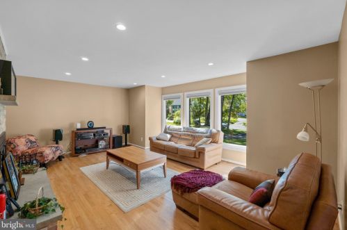 15025 Snowden Dr, Silver Spring MD 20905-5663 exterior