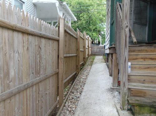 121 Hillside Ave, Waterbury, CT 06710-2102