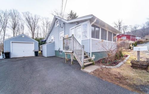 5 Cherokee Rd, Middlefield, CT 06455-1314