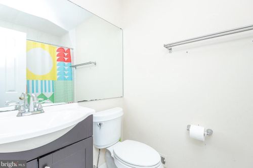 9233 Three Oaks Dr, Silver Spring MD 20901-3372 exterior