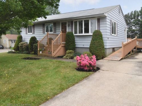 69 Cheryl Dr, Tiverton, RI 02878-3734
