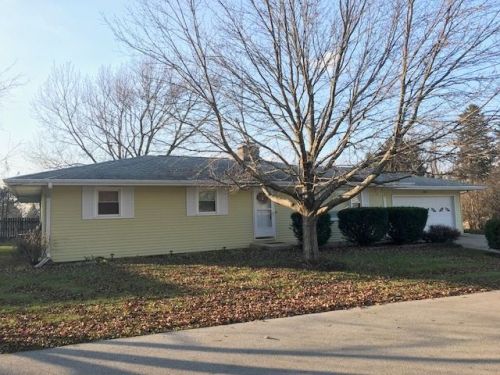 135 Donlin Ct, Sycamore, IL 60178-1636