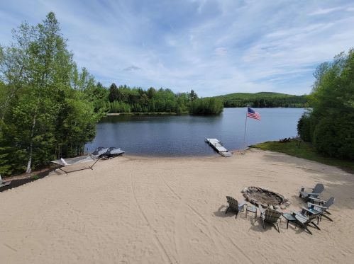 419 Desmond Dr, Wakefield, NH 03830-3518