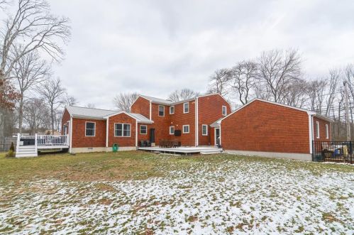 25 Long Ln, Warren, RI 02885-1126