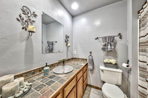 16054 Canterbury Ln, Truckee CA 96161-1648 exterior