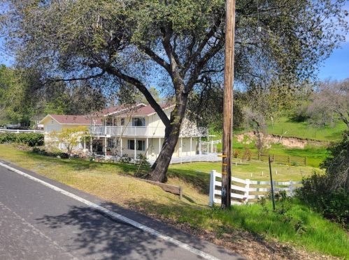 2942 Dennis Ct, Valley Springs, CA 95252-9585