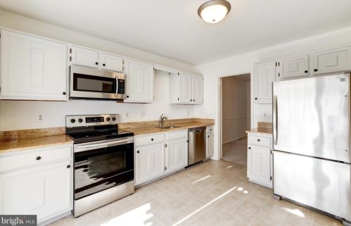 7722 Bristol Sq Ct, Springfield VA  22153-3120 exterior