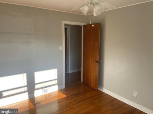 15 Holt Cir, Trenton NJ  08619-1654 exterior