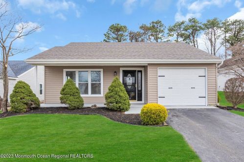21 Appleby Pl, Lakehurst, NJ 08759-6731