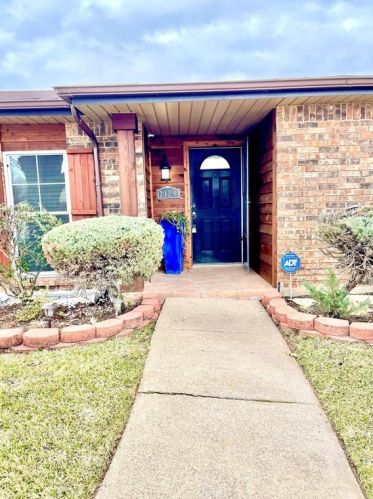 2129 Lymington Rd, Carrollton TX  75007-3244 exterior