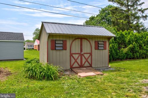 72 Village Dr, Lancaster PA  17601-3324 exterior