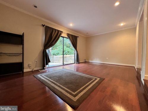 7013 Brocton Ct, Springfield VA  22150-3054 exterior