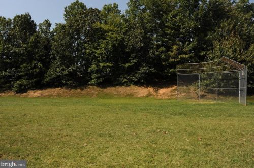 8105 Willowdale Ct, Springfield VA  22153-3620 exterior