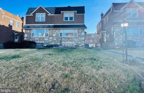 8125 Farnsworth St, Philadelphia PA 19152-3008 exterior