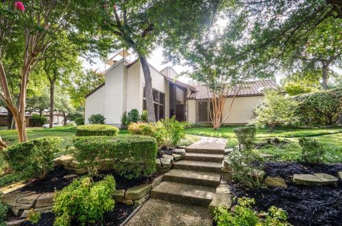 17322 Earthwind Dr, Dallas, TX 75248-1320