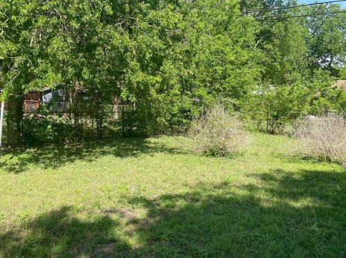 7607 Creston Ln, Austin TX  78752-1326 exterior