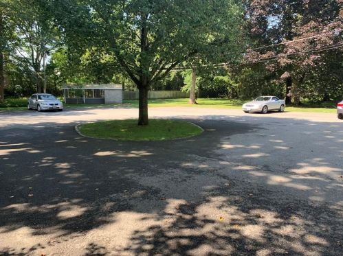 141 Narragansett Ave, Middletown RI  02840-6948 exterior