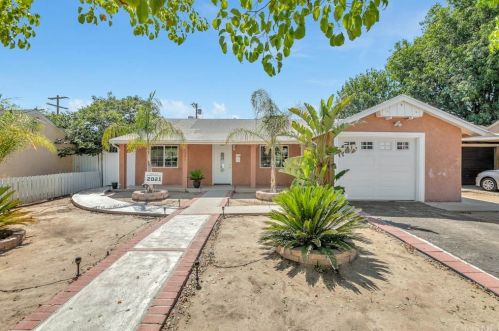 7241 Caldus Ave, Van Nuys, CA 91406-2306