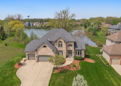 586 Iris Ct, Bull Valley, IL 60014-6992