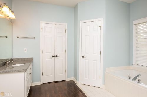 4645 Waterford Dr, Suwanee GA  30024-1459 exterior