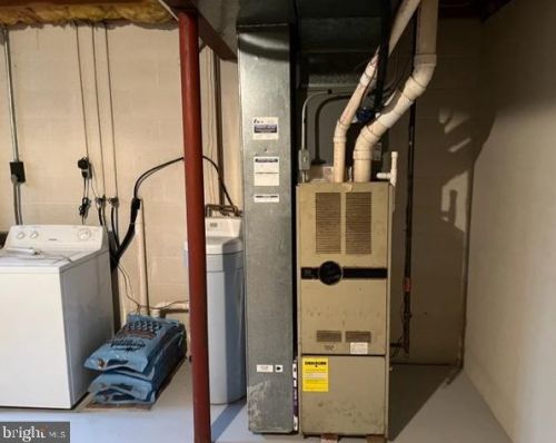 833 Marjory Ter, Lancaster PA  17603-5866 exterior