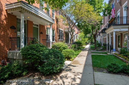220 Scott St, Chicago, IL 60610-1851