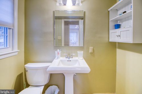 1008 Robroy Dr, Silver Spring MD exterior