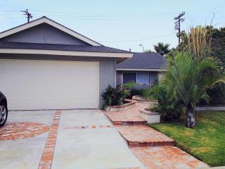 20011 Shorewood Cir, Huntington Beach, CA 92646-4612