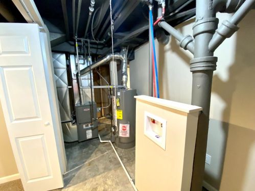 1123 Old Rdg Rd, Hobart IN 46342-1920 exterior