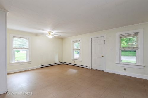 236 Jackson Ave, Pingree Grove IL  60140-7611 exterior