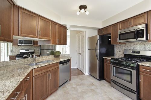 312 Satinwood Ter, Buffalo Grove, IL 60089-6613