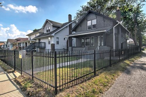6216 Garfield Ave, Hammond, IN 46324-1123