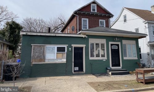 445 Magnolia St, Beverly, NJ 08010-1525