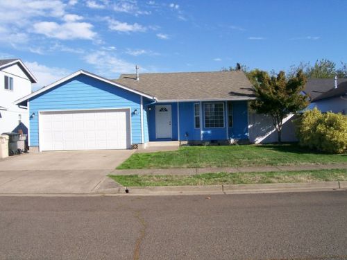 1067 10 St, Lebanon OR  97355-1284 exterior