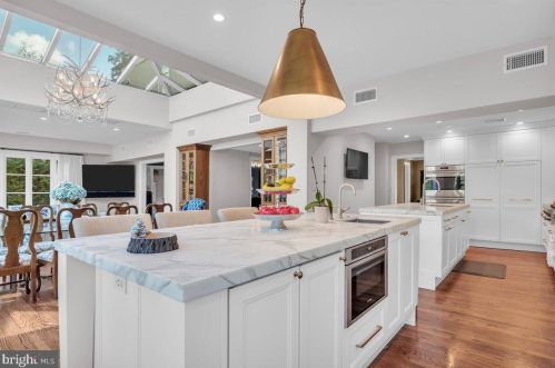 145 Winding Way, Tavistock NJ 08033-3642 exterior