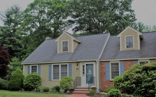 9 Seaver Brook Ln, Plaistow, NH 03865-2551