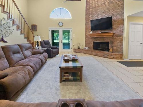 221 Pecan Estates Rd, Angleton, TX 77515-8460