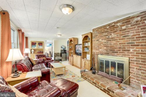 7122 Dalhouse St, Springfield VA  22151-3430 exterior