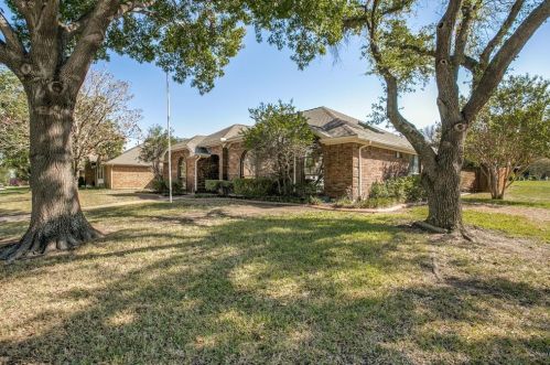 1330 Blue Jay Dr, Lewisville, TX 75077-7635