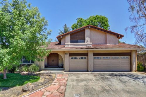 9257 Elk Crest Dr, Elk Grove, CA 95624-2842